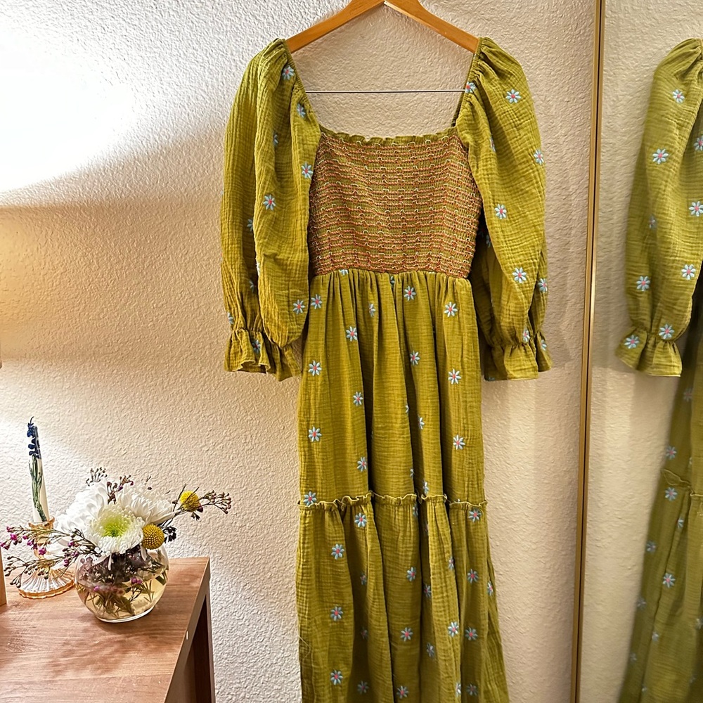 Puffed sleeve Floral Dress - Picture 2 of 4